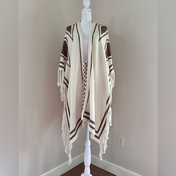 Haute Hippie Sweaters - NWT Haute Hippie Intarsia Ivory & Camel Knit Western 100% Cotton Fringe Poncho